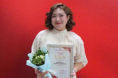 Từ 'tân binh phòng thu' đến giải Nhất Báo chí 'Sóng Trẻ': Hành trình 'chín nghề' của cô sinh viên AJC