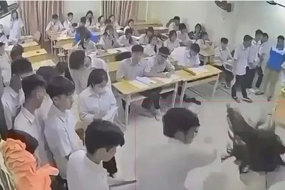 Hà Nội: Khởi tố, bắt tạm giam nam sinh lớp 12 hành hung cô giáo