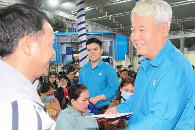 TPHCM chăm lo tết cho công nhân khó khăn từ ngày 15-11