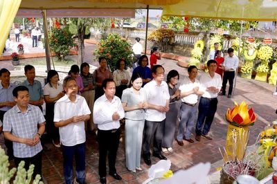 Ngành giáo dục Hưng Yên dâng hương tưởng niệm cô giáo, liệt sĩ Bùi Thị Thanh Xuân