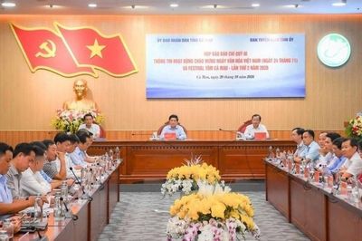 Về Cà Mau, dự Festival tôm, chạm Đất Mũi, khám phá U Minh Hạ