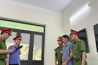 Phú Thọ: Bắt tạm giam người cha hành hạ hai con gái ruột