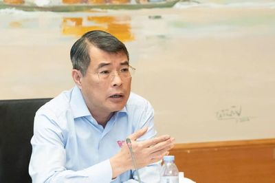 Thủ tướng Lê Minh Hưng: Phải cắt khâu trung gian, kéo giảm giá thuốc và thiết bị y tế