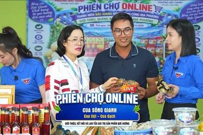 Bí thư phường ở Quảng Trị lên sóng livestream, nông sản địa phương hút khách