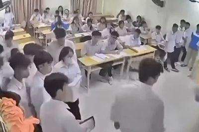 Bắt khẩn cấp nam sinh hành hung cô giáo trong lớp: Sở GD&ĐT Hà Nội lên tiếng