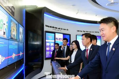 Đoàn đại biểu cấp cao Trung ương Đoàn TNNDCM Lào thăm và làm việc tại Viettel