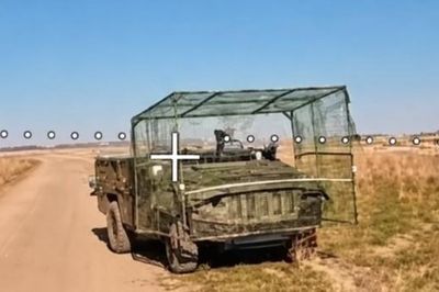 Video UAV Nga tập kích robot vận tải hạng nặng của Ukraine ở Zaporizhzhia