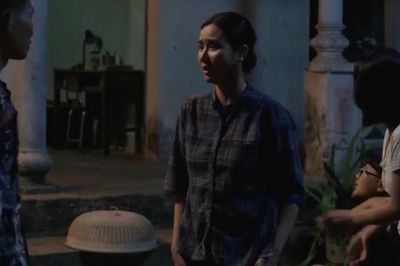 'Căn nhà không mái che' tập 6: Chủ nợ đến tận nhà đánh Hạnh giữa bữa cơm