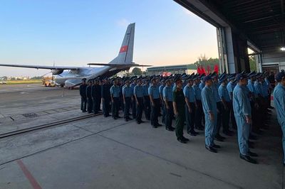 Hình ảnh 8.453 mẫu hài cốt liệt sĩ được chuyển ra Hà Nội: Chuyến bay mang nghĩa đồng bào