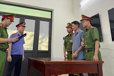 Người đàn ông ở Phú Thọ nhiều lần hành hạ 2 con gái ruột