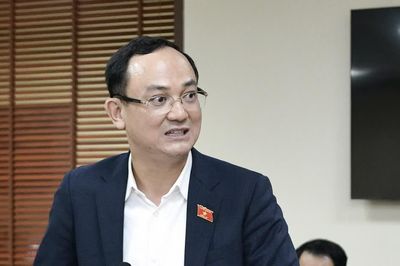 Đứng ngoài lưới an sinh, về già lái xe công nghệ không có chỗ dựa