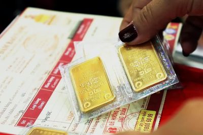 Mua bán vàng từ 5 triệu đồng phải chuyển khoản