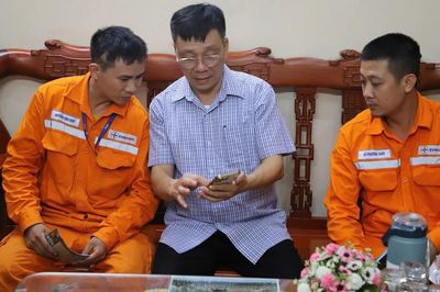 EVNHANOI: Khuyến khích khách hàng theo dõi việc tiêu thụ điện hàng ngày để điều chỉnh thói quen sử dụng điện
