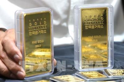 Giá vàng giảm khi giới đầu tư cân nhắc tín hiệu lãi suất từ Fed