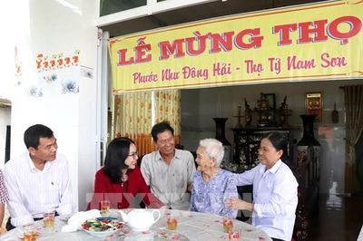 Người cao tuổi Vĩnh Long và những giá trị không tuổi