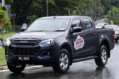 Thay động cơ mới, Isuzu D-Max đi được hơn 1.600km với một bình dầu