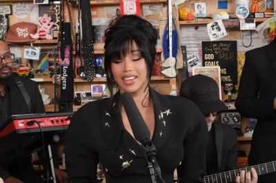 Cardi B gây sốt với trang phục lấy cảm hứng từ siêu mẫu Naomi Campbell