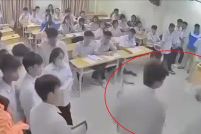 Vụ nam sinh hành hung giáo viên tại lớp: Cần trả lại quyền uy chính đáng cho người thầy