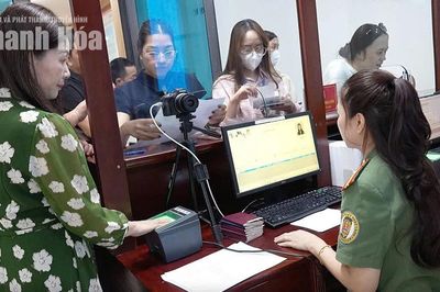 Ghi nhận từ cao điểm cấp tài khoản định danh điện tử cho người nước ngoài