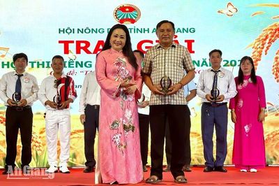 Trao giải các hội thi tiếng hát, bánh dân gian và ẩm thực OCOP