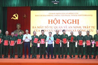 Xã Đông Cứu ra mắt 12 Tổ tự quản về an ninh, trật tự của Hội Cựu chiến binh
