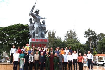 Lãnh đạo thành phố Đồng Nai dâng hương, hoa tại các di tích lịch sử