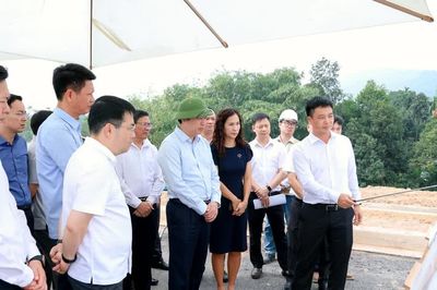 Thường trực Tỉnh ủy kiểm tra, chỉ đạo tháo gỡ khó khăn tại Nhà máy chế biến graphit Yên Thái và Khu công nghiệp Trấn Yên