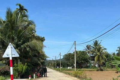 Hiến đất làm đường, điện và cây xanh