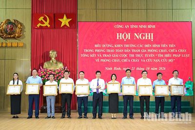 Biểu dương, khen thưởng điển hình tiên tiến trong phong trào toàn dân tham gia PCCC và CNCH