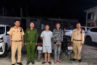 Xác minh, làm rõ hành vi buông hai tay, lạng lách, đánh võng trên đường đèo