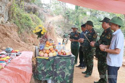 Quân khu 2 kiểm tra công tác tìm kiếm, quy tập hài cốt liệt sĩ tại xã Thanh Thủy