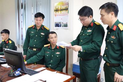 Kiểm tra công tác số hóa hồ sơ tại Quân khu 1