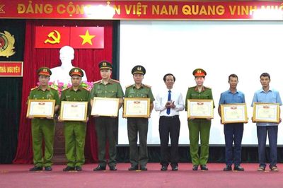 Tổng kết 10 năm phối hợp thực hiện phong trào Toàn dân bảo vệ an ninh Tổ quốc