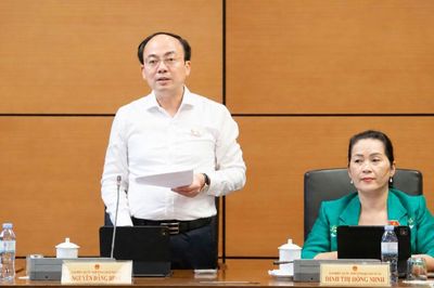 Đề xuất hoàn thiện quy định về thực hiện dân chủ ở cơ sở và bảo hiểm xã hội