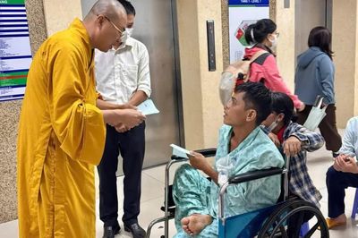 Chùa Tường Nguyên hỗ trợ viện phí cho bệnh nhân ung bướu có hoàn cảnh khó khăn