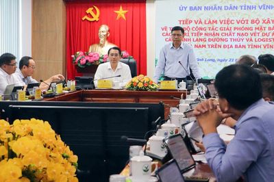 Thứ trưởng Nguyễn Xuân Sang: Gỡ vướng mặt bằng, đẩy tiến độ dự án đường thủy qua Vĩnh Long