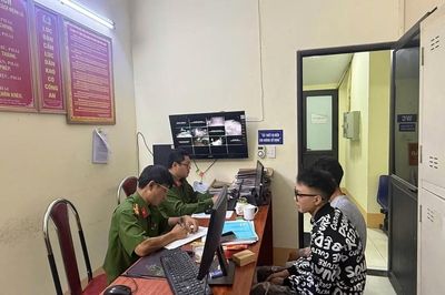 Tuyên Quang: Xử lý hai thanh niên buông hai tay khi lái xe trên đường đèo