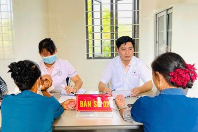 Phú Thọ: Bệnh viện Tâm thần Vĩnh Phúc khám sàng lọc sức khỏe tâm thần cho người dân xã Hoàng An