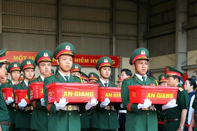 Vận chuyển hơn 8.400 mẫu sinh phẩm hài cốt liệt sĩ đi giám định AND