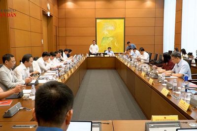 Hoàn thiện pháp luật y tế, bảo đảm quyền lợi người dân
