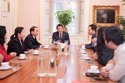 Bộ trưởng Lương Tam Quang tiếp các chuyên gia, trí thức, nhà khoa học