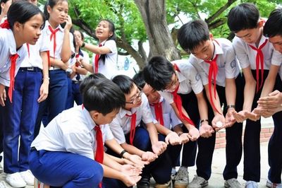 Cần dẹp bỏ môn liên kết thu phí trong trường phổ thông, trả lại thời gian cho học sinh