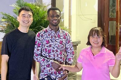 Công an xã Thần Lĩnh tìm lại điện thoại đánh rơi cho thầy giáo người Ghana ngay trong đêm