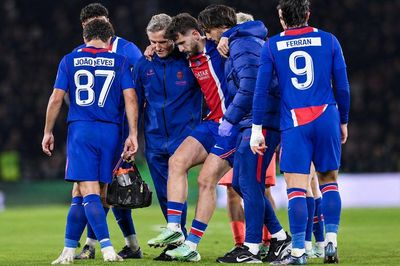 PSG nhận tin dữ sau trận thắng Barcelona, Kvaratskhelia nguy cơ nghỉ dài hạn