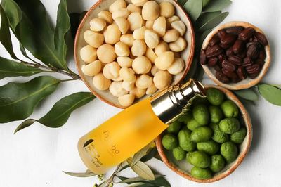 Muốn da bớt khô ráp mùa thu, đừng bỏ qua 7 loại dầu dưỡng tự nhiên này