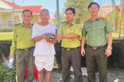 Đồng Nai: Người dân giao nộp cá thể tê tê Java quý hiếm cho công an