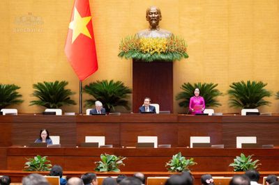 Quốc hội xem xét sửa đổi 6 luật y tế, siết quản lý giá thuốc và thiết bị