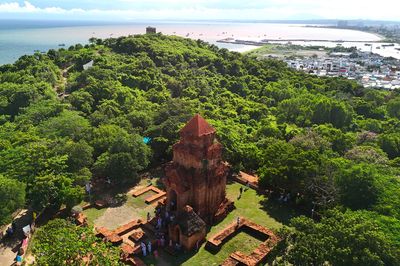 Chiêm ngưỡng tháp Chăm 1.200 năm tuổi nằm cạnh bờ biển Phan Thiết thơ mộng