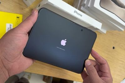 Video 'đập hộp' sớm iPhone Duo trước ngày mở bán
