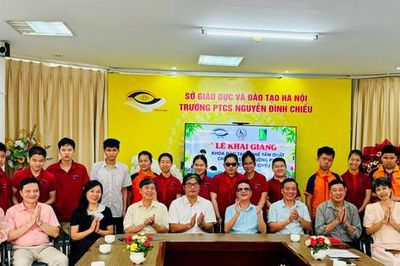 Khai giảng Lớp đào tạo nghề tẩm quất dành cho học sinh khiếm thị